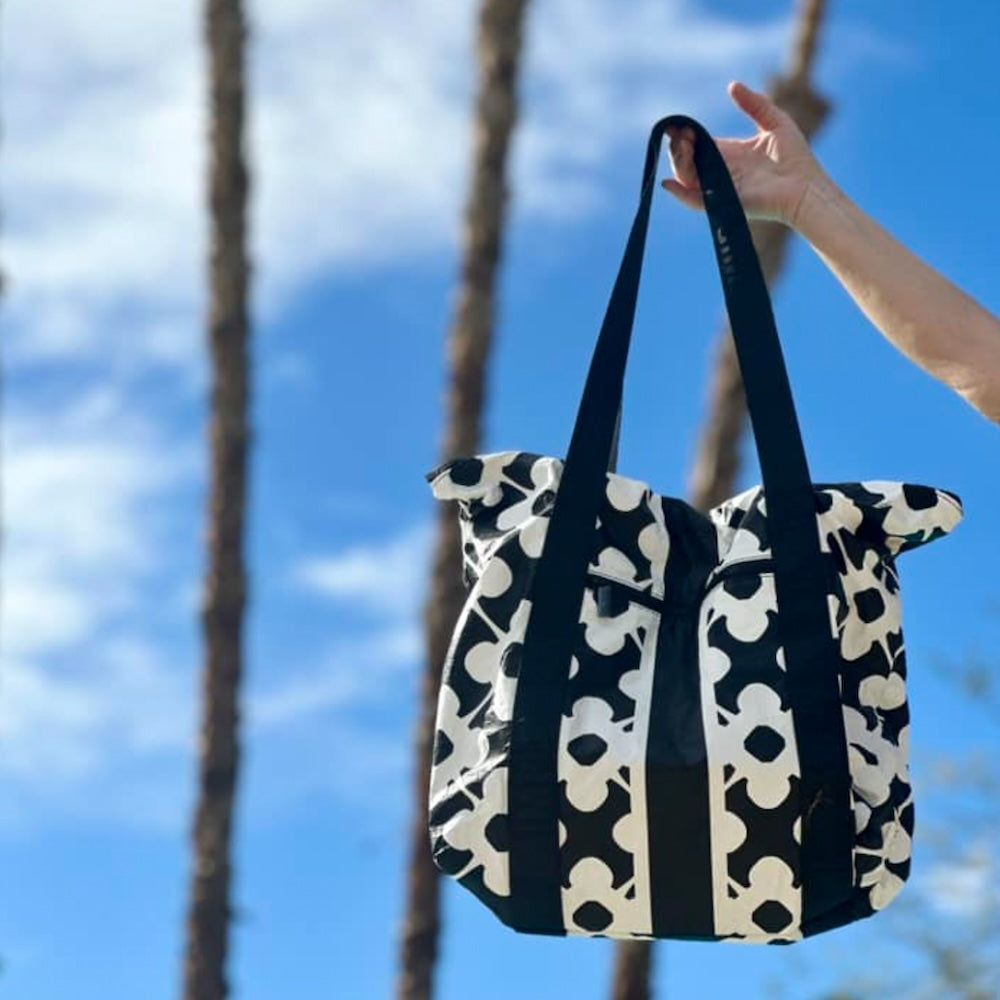 Medium Kona Cove Tyvek Splashproof Beach Zipper Tote